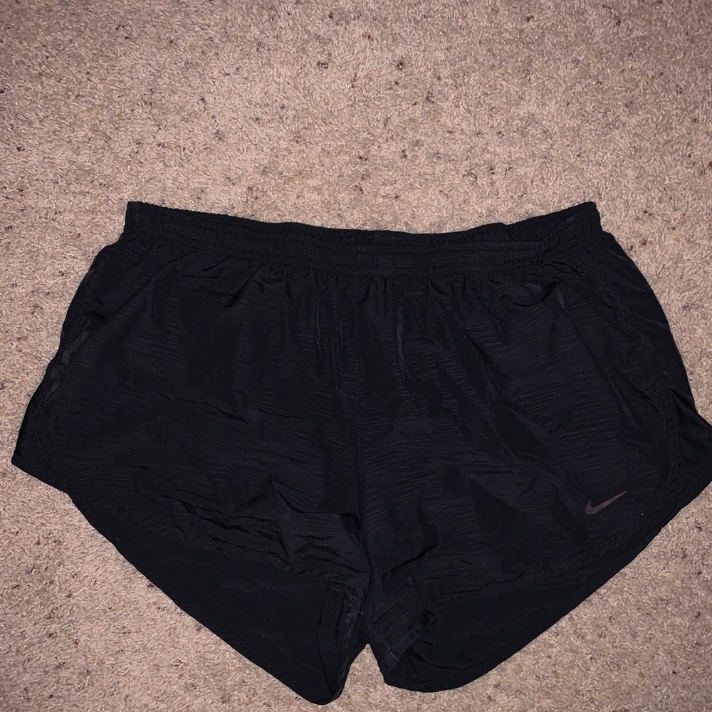 L Nike shorts